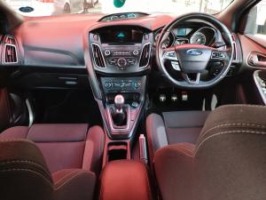 Ford Focus ST 1 - Image 7