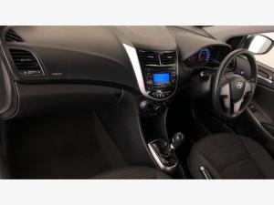 Hyundai Accent 1.6 GL - Image 9