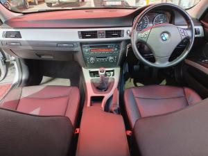 BMW 3 Series 320i - Image 8