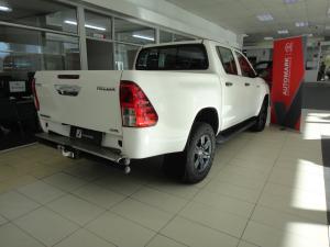 Toyota Hilux 2.4GD-6 double cab 4x4 Raider manual - Image 2