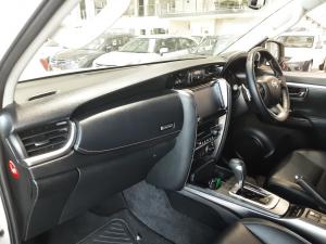 Toyota Fortuner 2.8 GD-6 4X4 VX automatic - Image 6