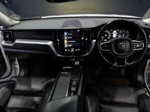 Volvo XC60 D5 AWD Momentum - Image 8