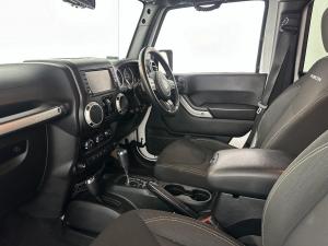 Jeep Wrangler Unltd Rubicon 3.6L V6 automatic - Image 4