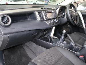 Toyota RAV4 2.0 GX automatic - Image 6
