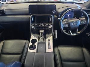 Lexus LX 500D F-SPORT - Image 2