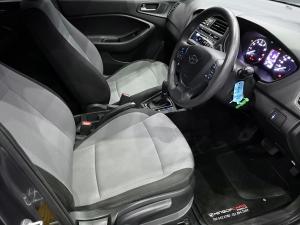 Hyundai i20 1.4 Fluid auto - Image 9
