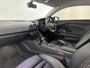 Audi R8 5.2 FSi Quattro S Tronic - Image 12
