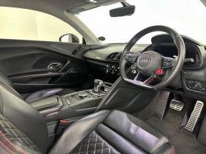 Audi R8 5.2 FSi Quattro S Tronic - Image 13