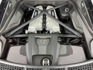Audi R8 5.2 FSi Quattro S Tronic - Image 17