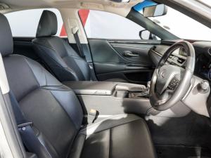 Lexus ES 250 EX - Image 15