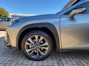 Lexus UX 250h F-SPORT - Image 10