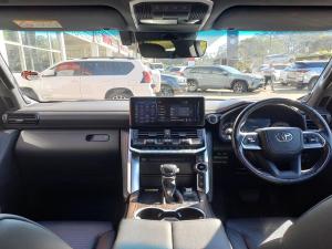 Toyota Land Cruiser 300 3.5T ZX - Image 6