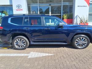 Toyota Land Cruiser 300 3.5T ZX - Image 3
