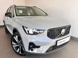 2024 Volvo XC40 B3 Ultimate Dark