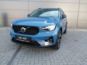 2023 Volvo XC40 B3 Plus Dark