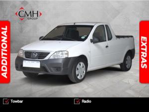 2022 Nissan NP200 1.6i safety pack (aircon)