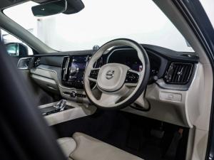 Volvo XC60 B5 AWD Ultimate Dark - Image 10