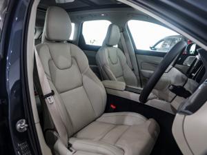 Volvo XC60 B5 AWD Ultimate Dark - Image 11