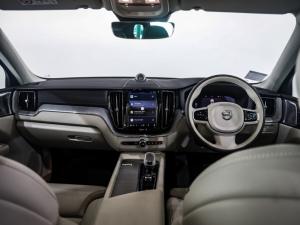 Volvo XC60 B5 AWD Ultimate Dark - Image 12