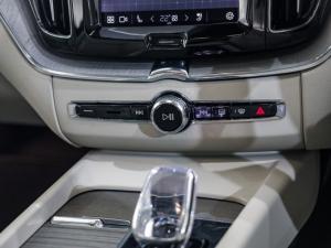 Volvo XC60 B5 AWD Ultimate Dark - Image 15
