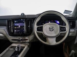 Volvo XC60 B5 AWD Ultimate Dark - Image 17