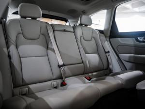 Volvo XC60 B5 AWD Ultimate Dark - Image 19