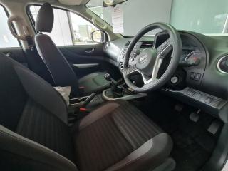 Nissan Navara 2.5DDTi double cab SE Plus auto