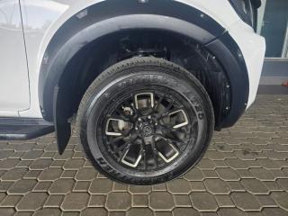 Nissan Navara 2.5DDTi double cab SE Plus auto