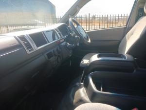 Toyota Hiace 2.5D-4D bus 14-seater GL - Image 11