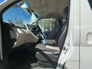 Toyota Quantum 2.8 LWB bus 11-seater GL - Image 9