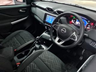 Nissan Magnite 1.0 Turbo Acenta Kuro manual