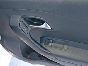 Volkswagen Polo Vivo hatch 1.6 Comfortline auto - Image 14