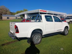 Toyota Hilux 3.0D-4D double cab 4x4 Raider Legend 45 auto - Image 3