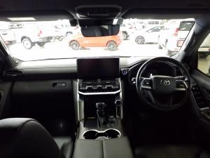 Toyota Land Cruiser 300 3.5T ZX - Image 6