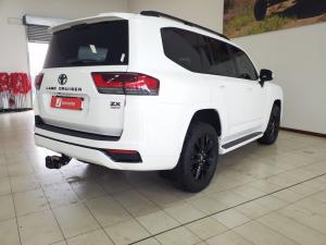 Toyota Land Cruiser 300 3.5T ZX - Image 2