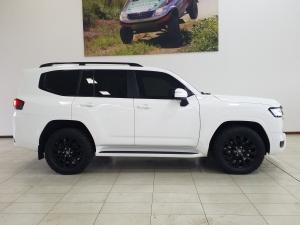 Toyota Land Cruiser 300 3.5T ZX - Image 3
