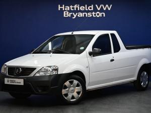 2023 Nissan NP200 1.6i safety pack (aircon)