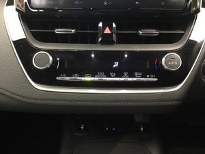 Toyota Corolla 1.8 Hybrid XS - Image 32