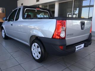 Nissan NP200 1.6i safety pack (aircon)