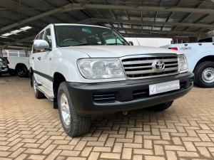 Toyota Land Cruiser 100 GX 4.2D - Image 1