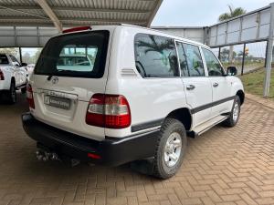 Toyota Land Cruiser 100 GX 4.2D - Image 2