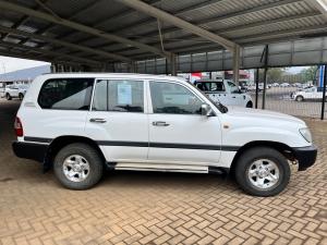 Toyota Land Cruiser 100 GX 4.2D - Image 3