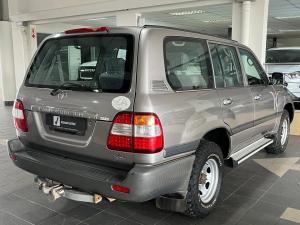Toyota Land Cruiser 100 GX 4.5P - Image 3