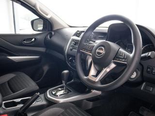 Nissan Navara 2.5DDTi double cab SE Plus auto