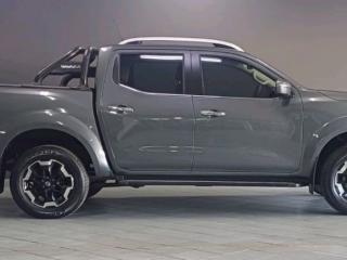 Nissan Navara 2.5DDTi double cab LE Plus