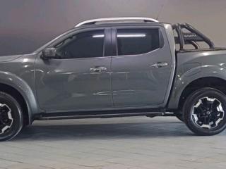 Nissan Navara 2.5DDTi double cab LE Plus