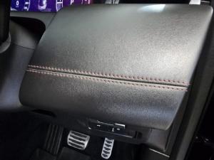Land Rover Discovery Sport D180 R-Dynamic HSE - Image 30