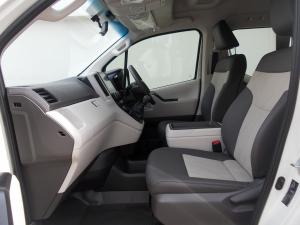 Toyota Quantum 2.8 SLWB bus 14-seater GL manual - Image 7