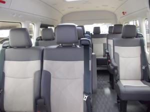 Toyota Quantum 2.8 SLWB bus 14-seater GL manual - Image 10