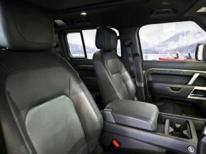Land Rover Defender 110 D300 X-Dynamic HSE - Image 12